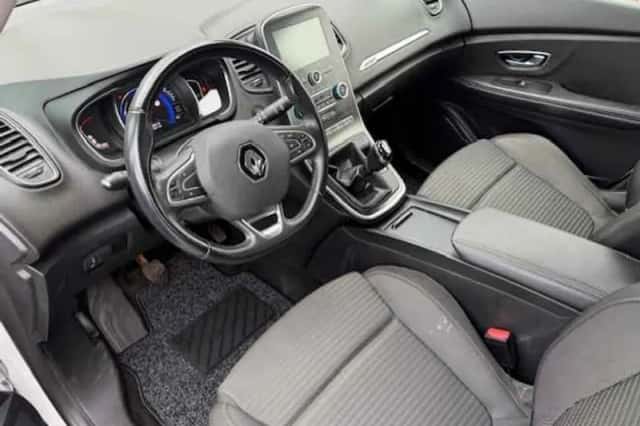 Renault Scénic (2017) thumbnail 2
