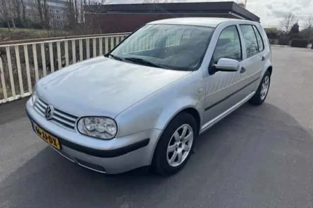 Volkswagen Golf (2002) thumbnail 1