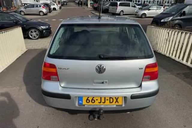 Volkswagen Golf (2002) thumbnail 4
