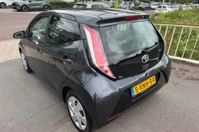 Toyota Aygo (2014) thumbnail 3