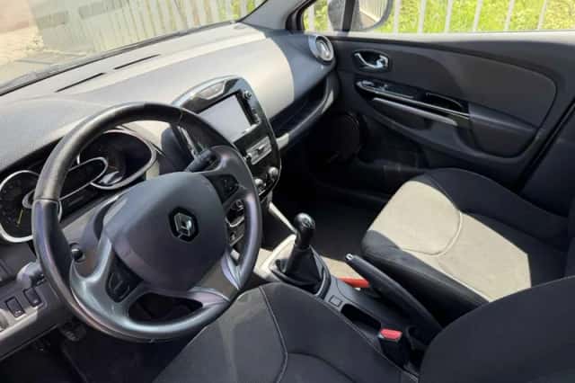 Renault Clio (2014) thumbnail 2