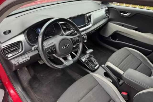 Kia Stonic (2019) thumbnail 2