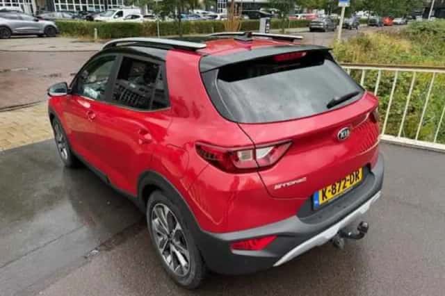 Kia Stonic (2019) thumbnail 3