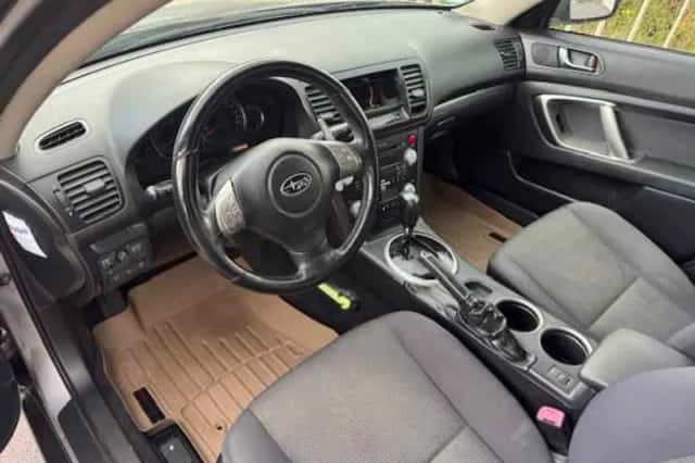 Subaru Outback (2009) thumbnail 2