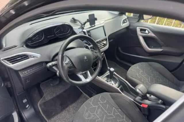 Peugeot 2008 (2015) thumbnail 2