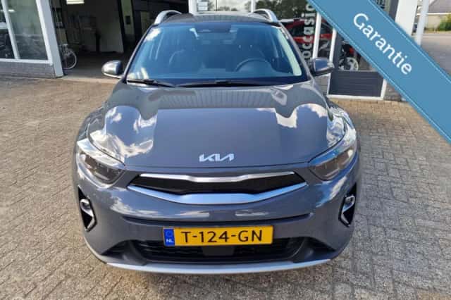 Kia Stonic (2023) thumbnail 4