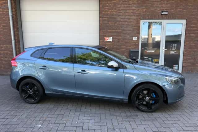 Volvo V40 (2013) thumbnail 1