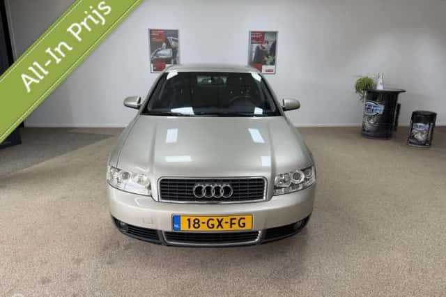 Audi A4 (2001) thumbnail 2