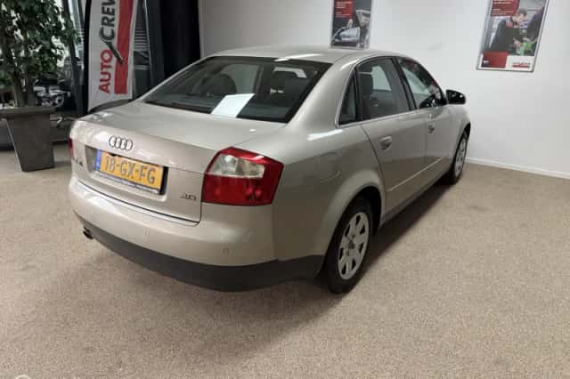 Audi A4 (2001) thumbnail 4