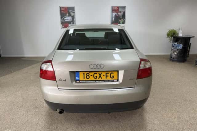 Audi A4 (2001) thumbnail 5