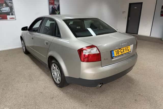 Audi A4 (2001) thumbnail 6