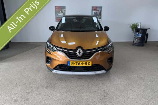 Renault Captur (2022) thumbnail 2