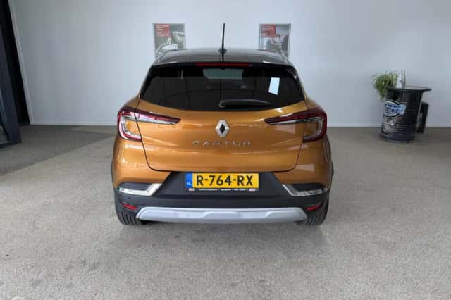 Renault Captur (2022) thumbnail 5