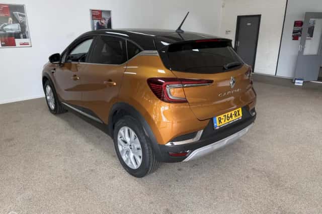 Renault Captur (2022) thumbnail 6