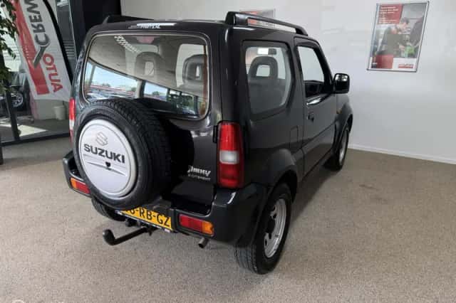 Suzuki Jimny (2005) thumbnail 4