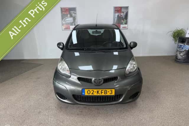 Toyota Aygo (2009) thumbnail 2
