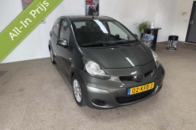 Toyota Aygo (2009) thumbnail 3