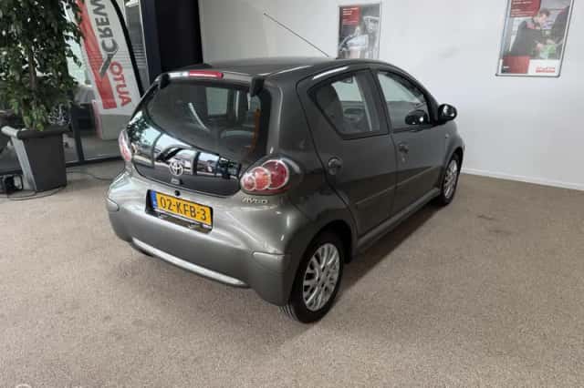Toyota Aygo (2009) thumbnail 4