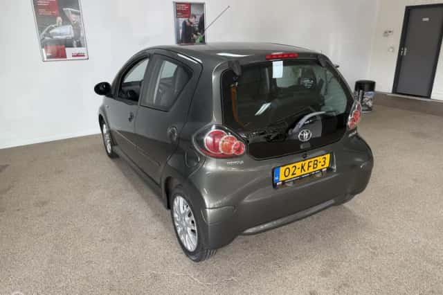 Toyota Aygo (2009) thumbnail 6