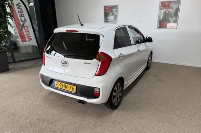 Kia Picanto (2015) thumbnail 4