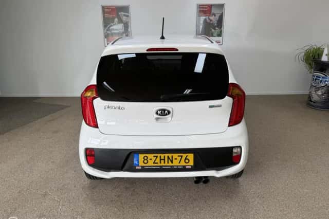 Kia Picanto (2015) thumbnail 5
