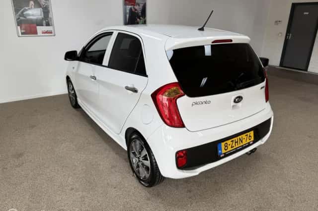 Kia Picanto (2015) thumbnail 6