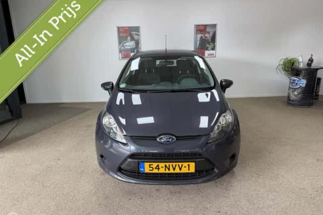 Ford Fiesta (2010) thumbnail 2