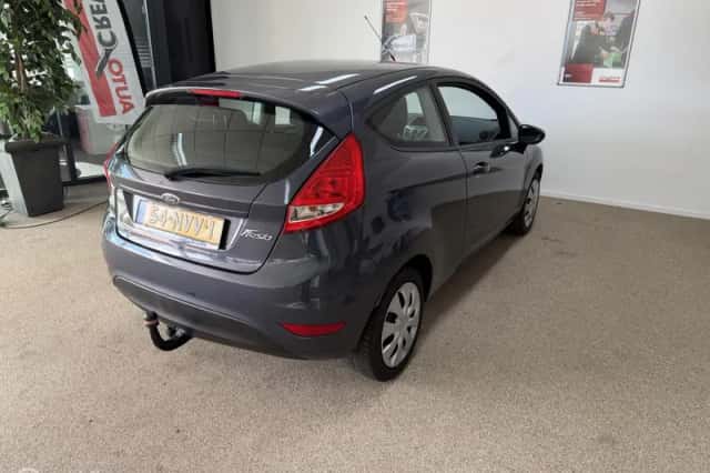 Ford Fiesta (2010) thumbnail 4