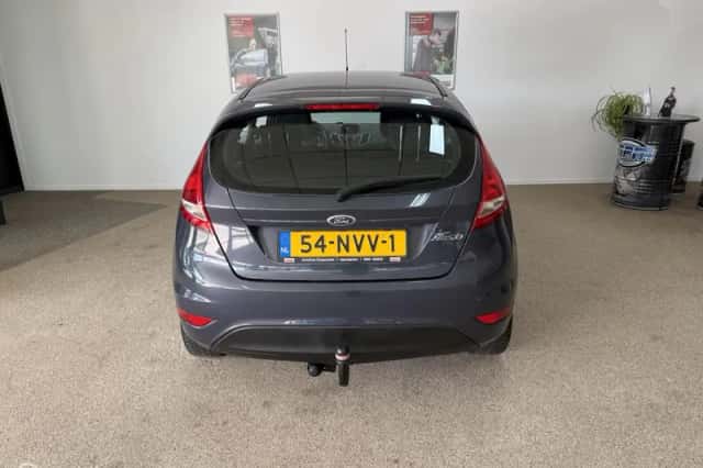 Ford Fiesta (2010) thumbnail 5