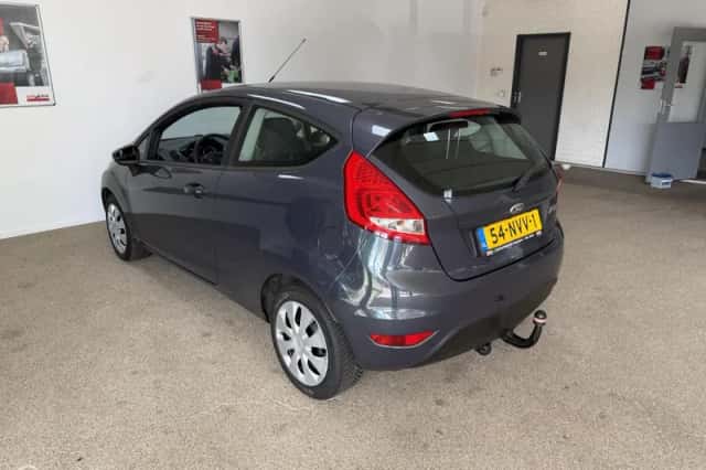 Ford Fiesta (2010) thumbnail 6