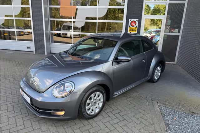 Volkswagen Beetle (2013) thumbnail 2