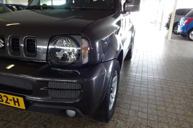 Suzuki Jimny (2011) thumbnail 3