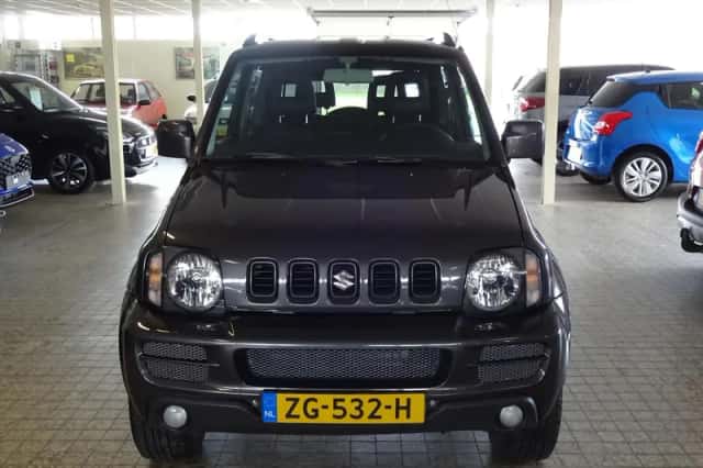 Suzuki Jimny (2011) thumbnail 4