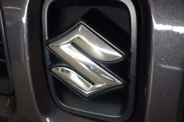 Suzuki Jimny (2011) thumbnail 5