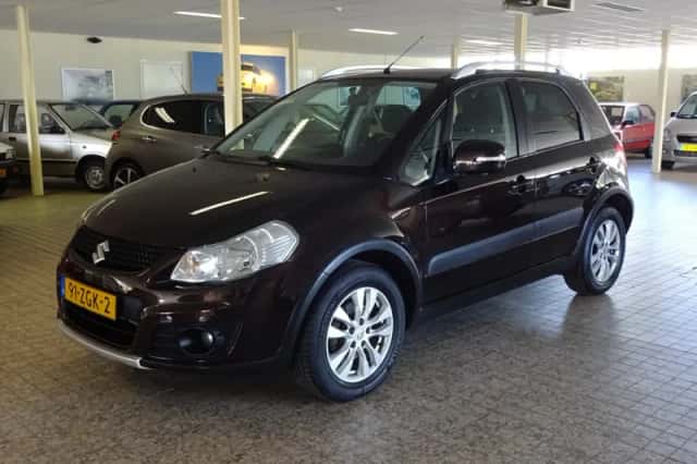 Suzuki SX4 (2012) thumbnail 1