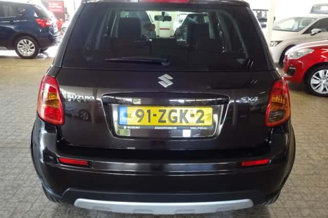 Suzuki SX4 (2012) thumbnail 2