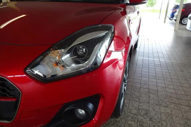 Suzuki Swift (2017) thumbnail 5