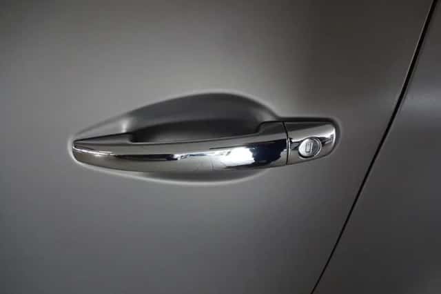 Peugeot 208 (2016) thumbnail 3