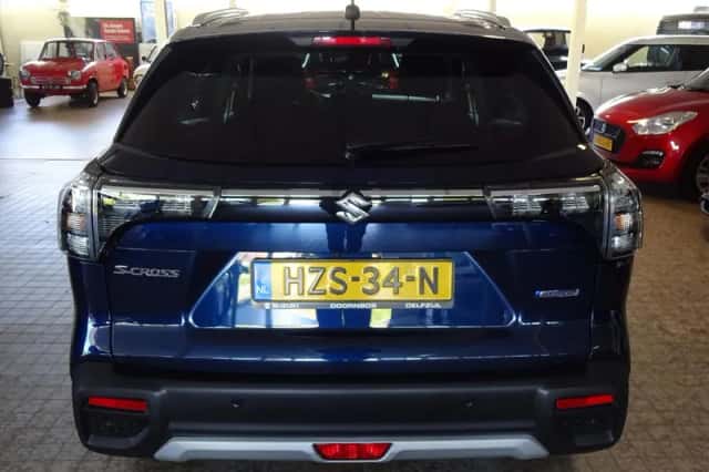 Suzuki S-Cross (2025) thumbnail 2
