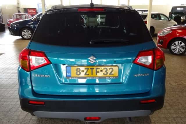 Suzuki Vitara (2015) thumbnail 2
