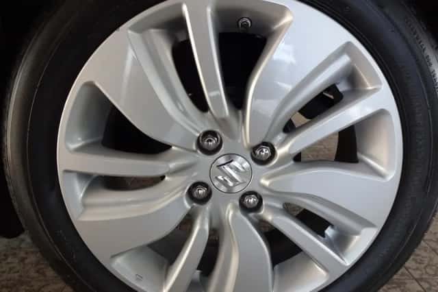 Suzuki Swift (2019) thumbnail 3