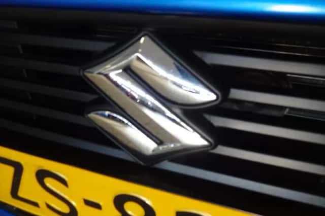 Suzuki Swift (2019) thumbnail 5