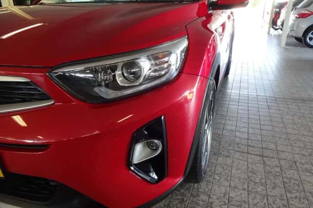 Kia Stonic (2018) thumbnail 4