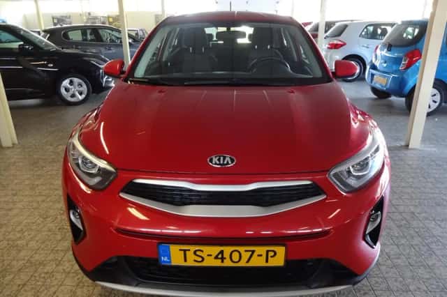 Kia Stonic (2018) thumbnail 5