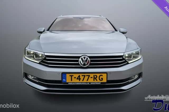 Volkswagen Passat (2019) thumbnail 3
