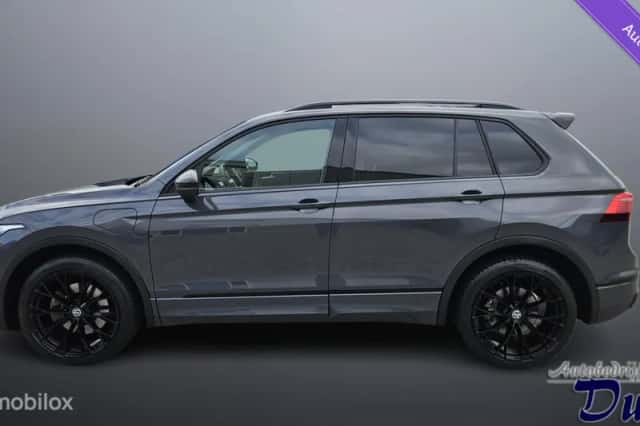 Volkswagen Tiguan (2021) thumbnail 2