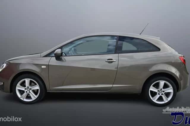 SEAT Ibiza (2016) thumbnail 2