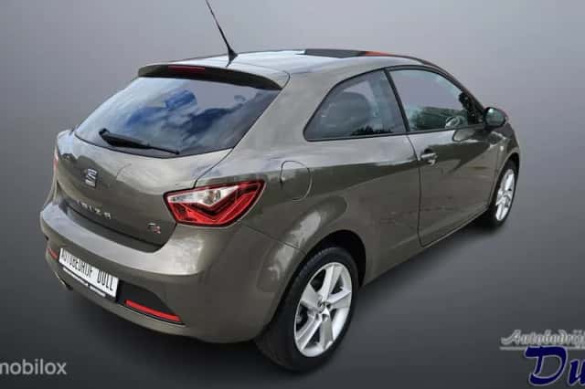 SEAT Ibiza (2016) thumbnail 5