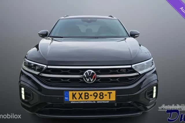 Volkswagen T-Roc (2023) thumbnail 3