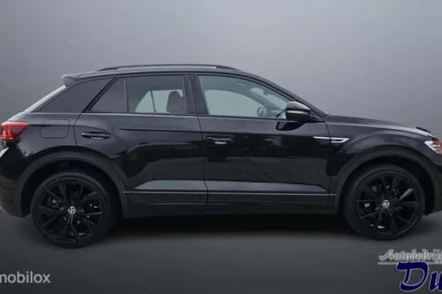 Volkswagen T-Roc (2023) thumbnail 4